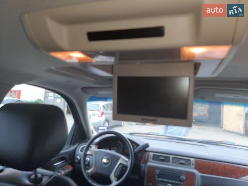 Позашляховик / Кросовер Chevrolet Suburban 2012 в Одесі