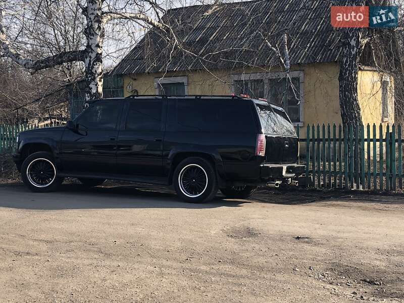 Позашляховик / Кросовер Chevrolet Suburban 1996 в Покровську