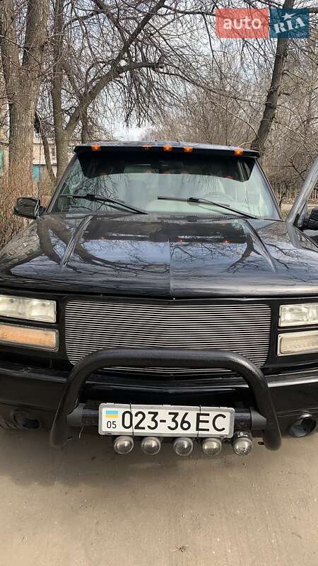 Позашляховик / Кросовер Chevrolet Suburban 1996 в Покровську