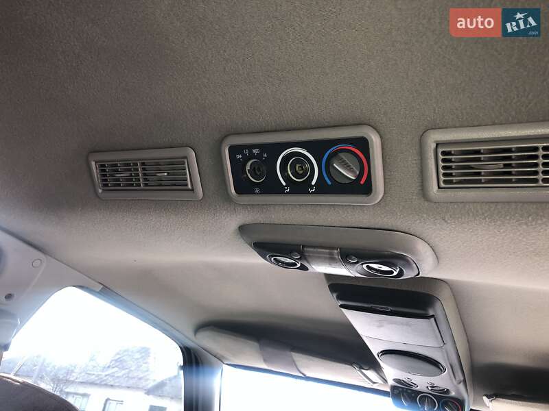 Позашляховик / Кросовер Chevrolet Suburban 1996 в Покровську
