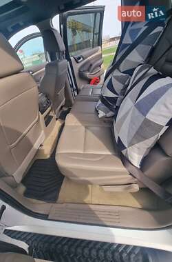 Внедорожник / Кроссовер Chevrolet Suburban 2017 в Киеве