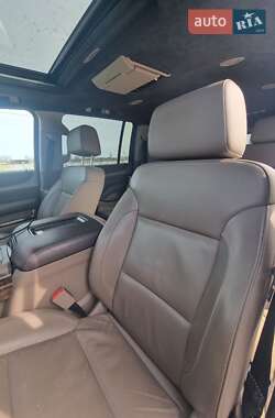 Внедорожник / Кроссовер Chevrolet Suburban 2017 в Киеве