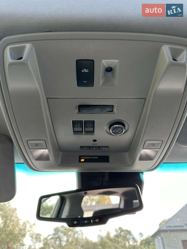Внедорожник / Кроссовер Chevrolet Suburban 2015 в Калуше