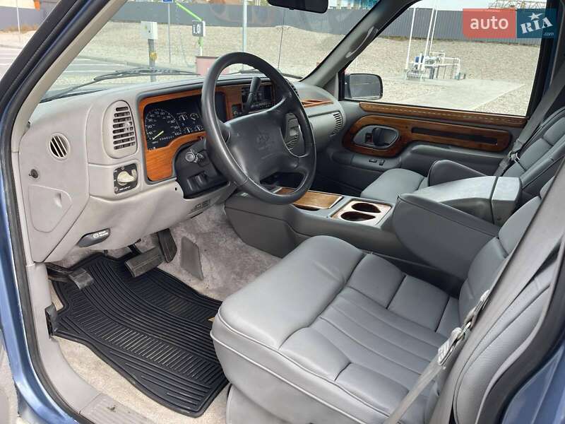 Позашляховик / Кросовер Chevrolet Suburban 1994 в Одесі