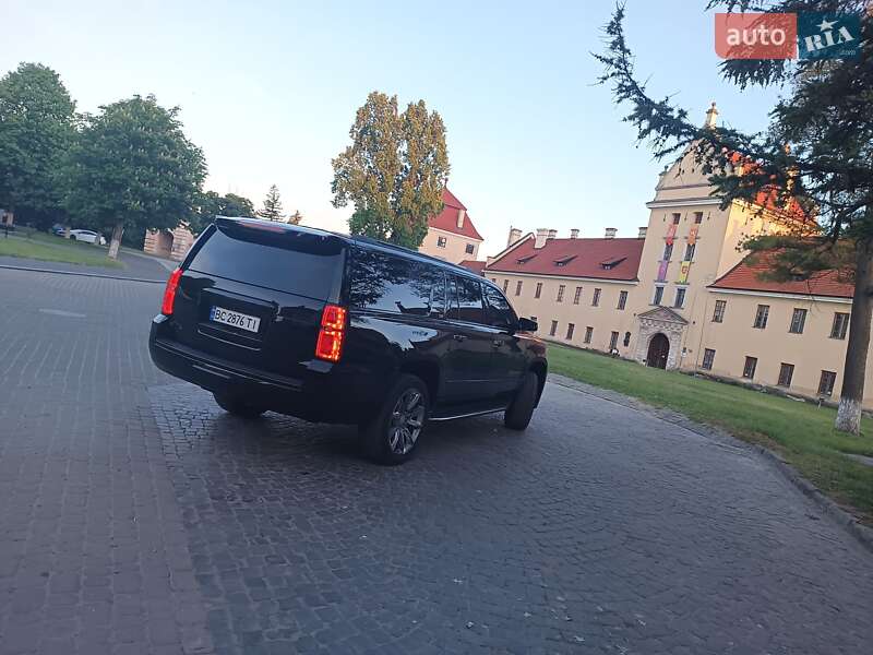 Позашляховик / Кросовер Chevrolet Suburban 2015 в Львові