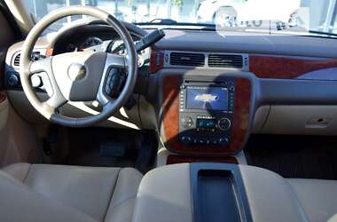 Внедорожник / Кроссовер Chevrolet Suburban 2013 в Киеве