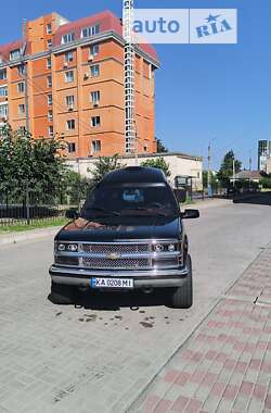 Позашляховик / Кросовер Chevrolet Suburban 1995 в 
