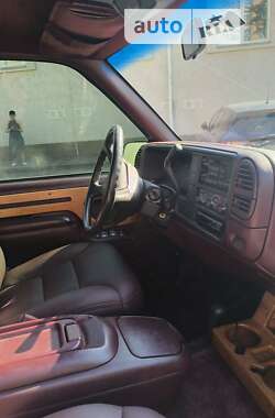 Позашляховик / Кросовер Chevrolet Suburban 1995 в 