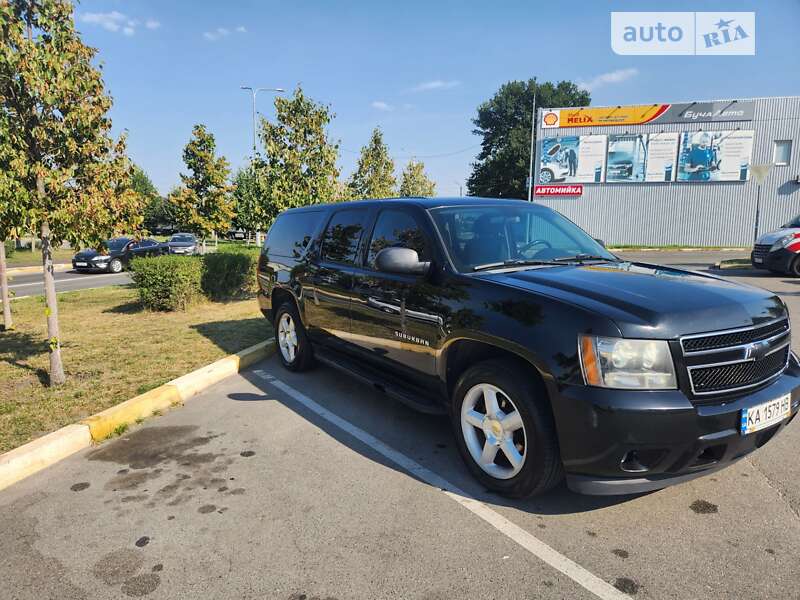 Позашляховик / Кросовер Chevrolet Suburban 2009 в Києві