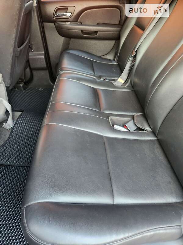 Позашляховик / Кросовер Chevrolet Suburban 2009 в Києві