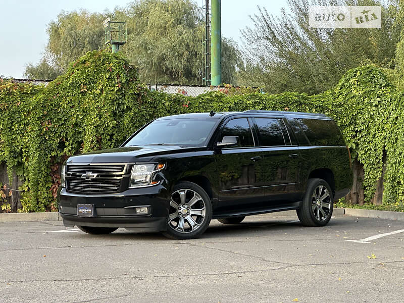 Позашляховик / Кросовер Chevrolet Suburban 2014 в Дніпрі