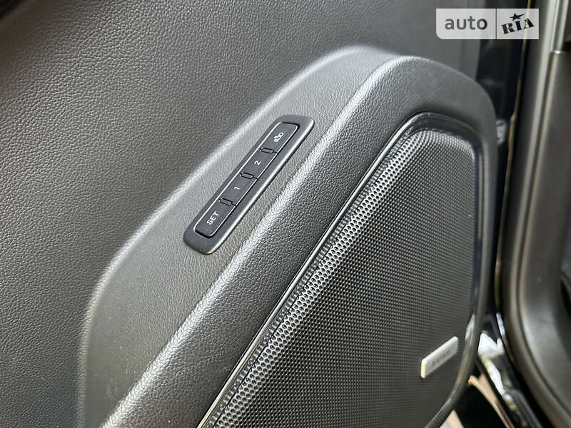 Позашляховик / Кросовер Chevrolet Suburban 2014 в Дніпрі