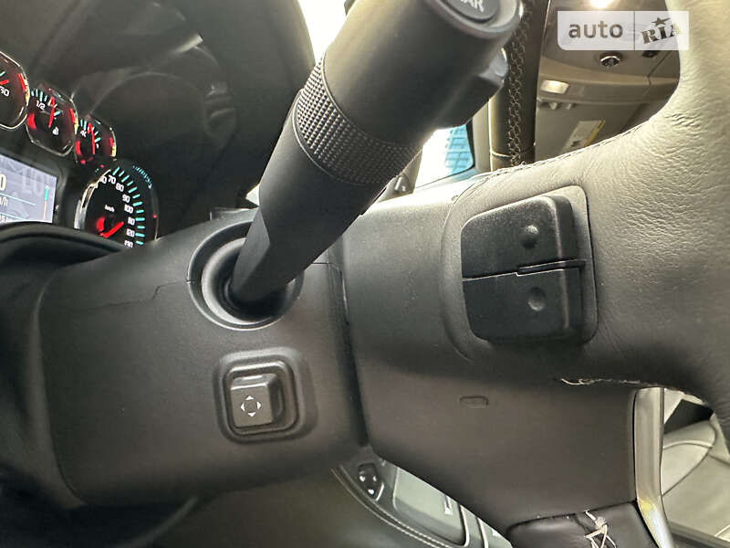 Позашляховик / Кросовер Chevrolet Suburban 2014 в Дніпрі
