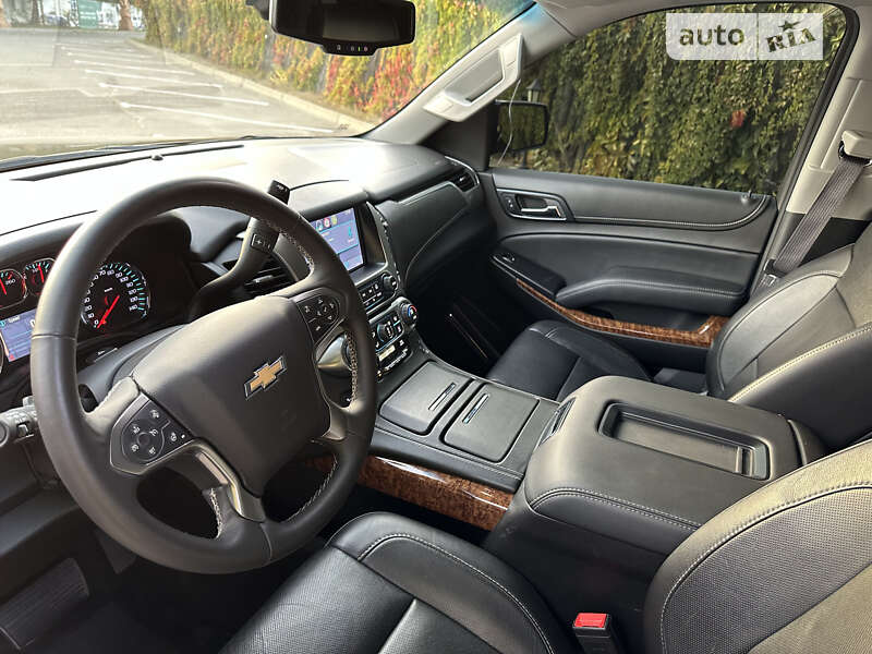 Позашляховик / Кросовер Chevrolet Suburban 2014 в Дніпрі