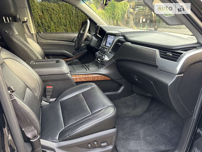 Позашляховик / Кросовер Chevrolet Suburban 2014 в Дніпрі