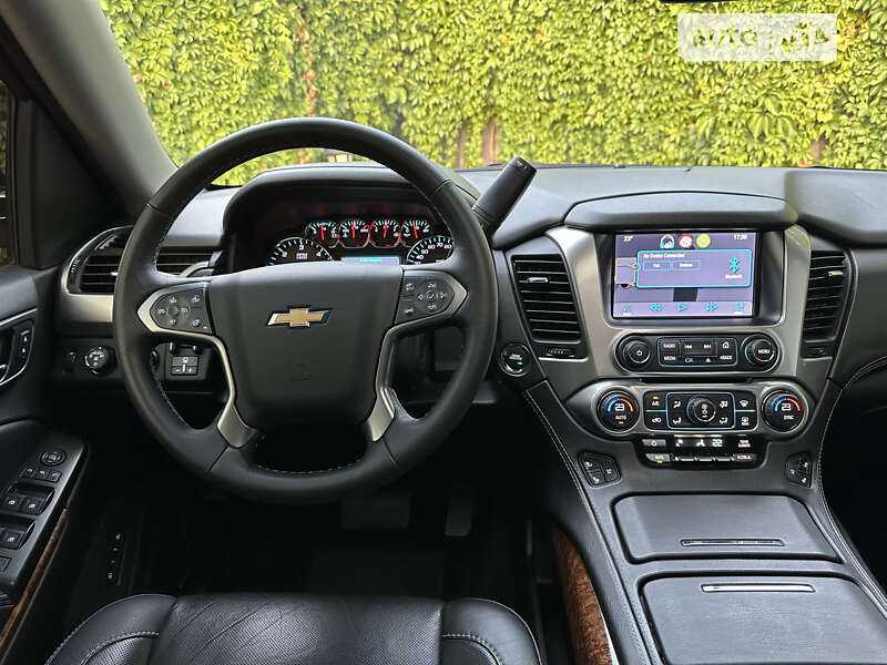 Позашляховик / Кросовер Chevrolet Suburban 2014 в Дніпрі