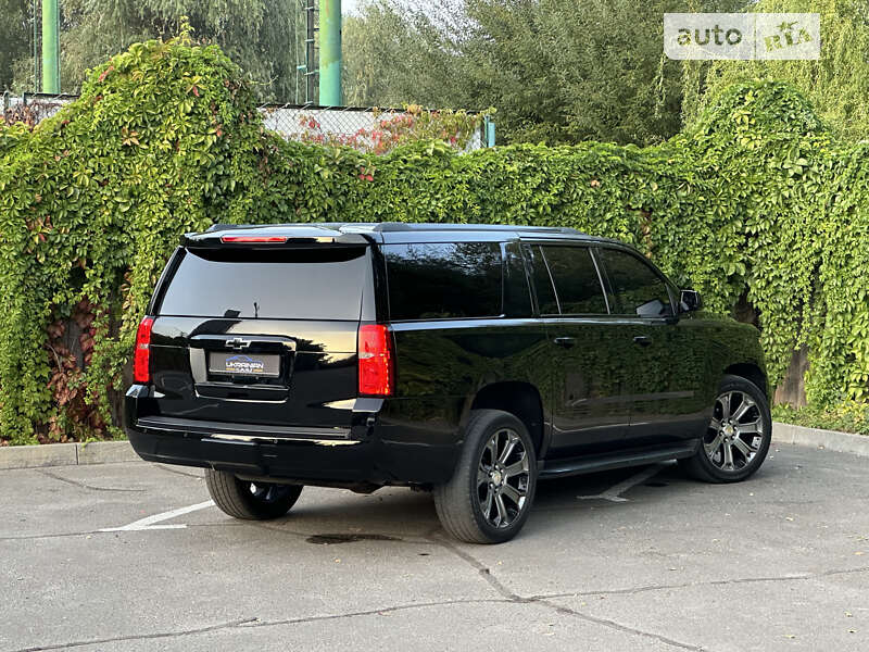 Позашляховик / Кросовер Chevrolet Suburban 2014 в Дніпрі