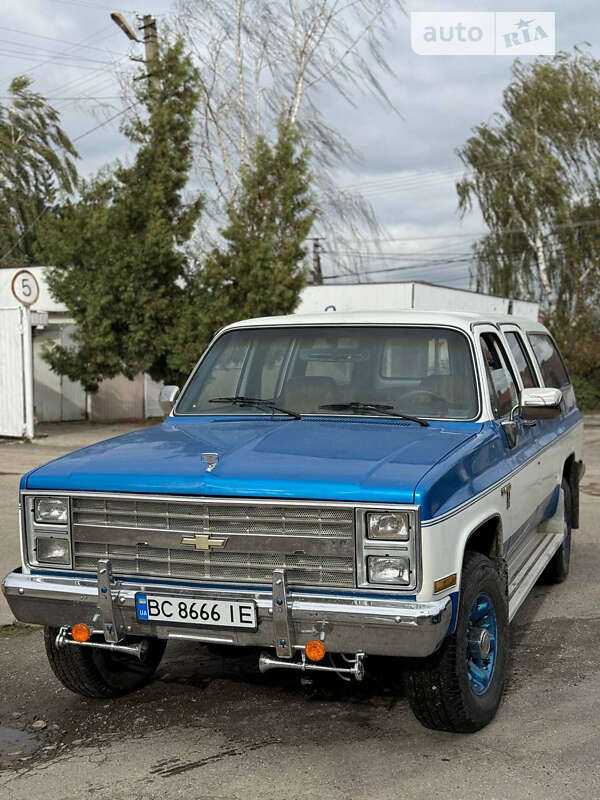 Позашляховик / Кросовер Chevrolet Suburban 1985 в Львові