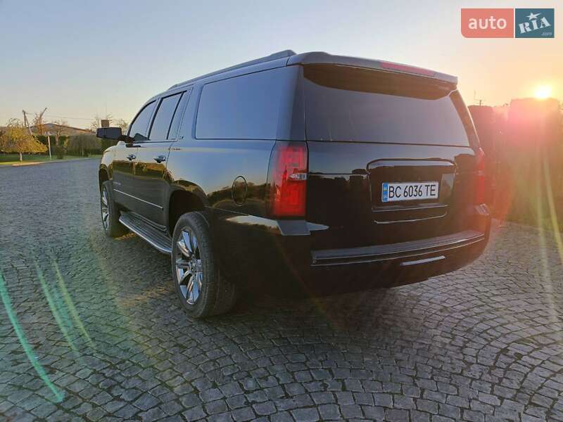 Позашляховик / Кросовер Chevrolet Suburban 2015 в Львові
