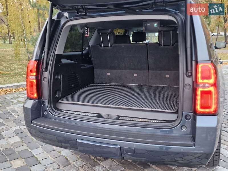 Внедорожник / Кроссовер Chevrolet Suburban 2018 в Киеве