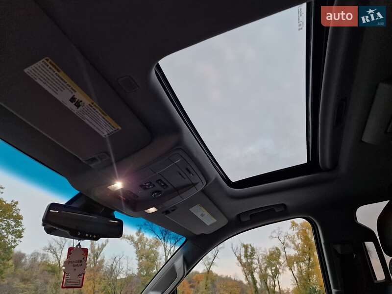 Внедорожник / Кроссовер Chevrolet Suburban 2018 в Киеве