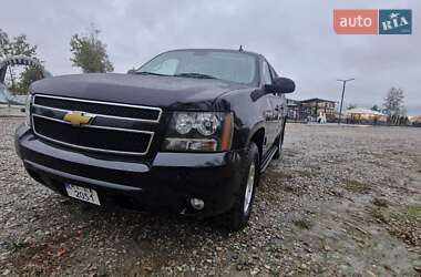 Позашляховик / Кросовер Chevrolet Suburban 2013 в 