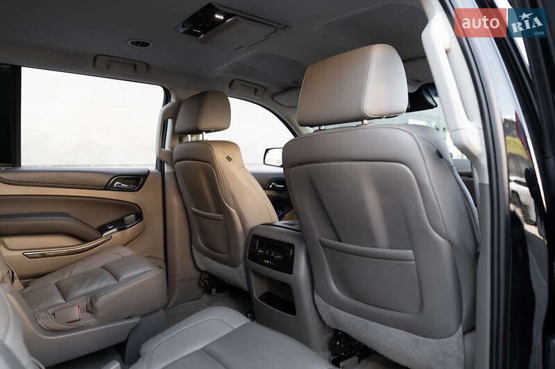 Позашляховик / Кросовер Chevrolet Suburban 2015 в Києві