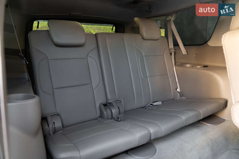 Позашляховик / Кросовер Chevrolet Suburban 2015 в Києві