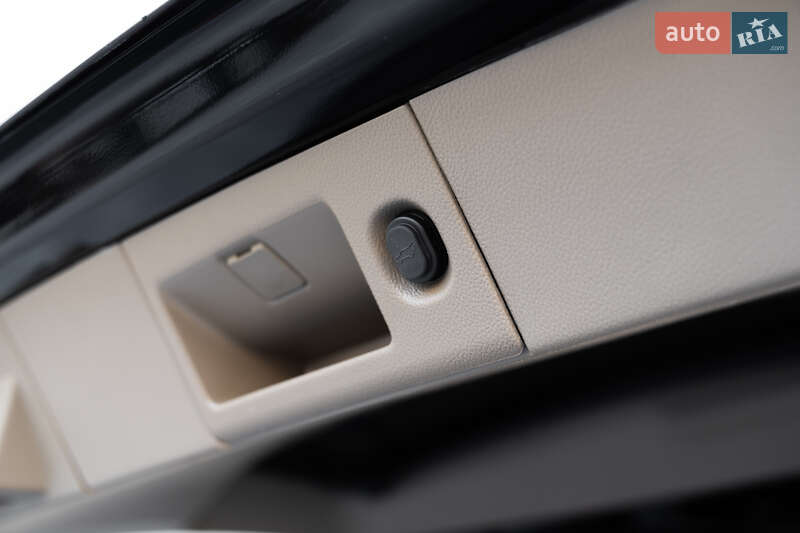 Позашляховик / Кросовер Chevrolet Suburban 2015 в Києві