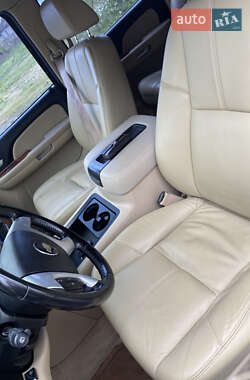 Позашляховик / Кросовер Chevrolet Suburban 2006 в 