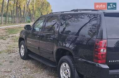 Позашляховик / Кросовер Chevrolet Suburban 2013 в 
