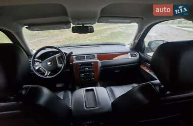 Позашляховик / Кросовер Chevrolet Suburban 2013 в 