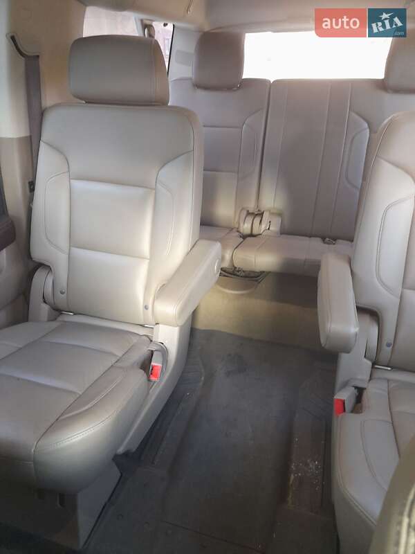 Позашляховик / Кросовер Chevrolet Suburban 2017 в Рівному