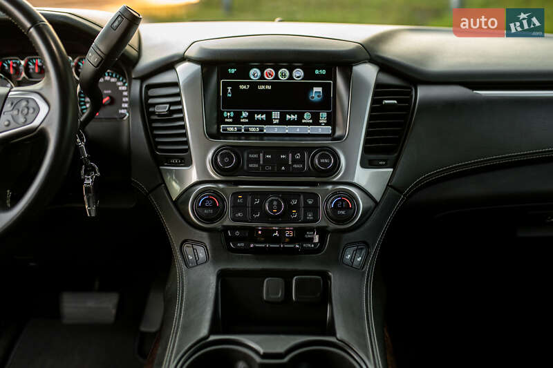 Позашляховик / Кросовер Chevrolet Suburban 2018 в Києві