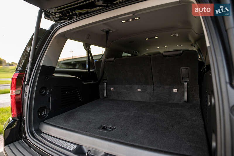 Позашляховик / Кросовер Chevrolet Suburban 2018 в Києві