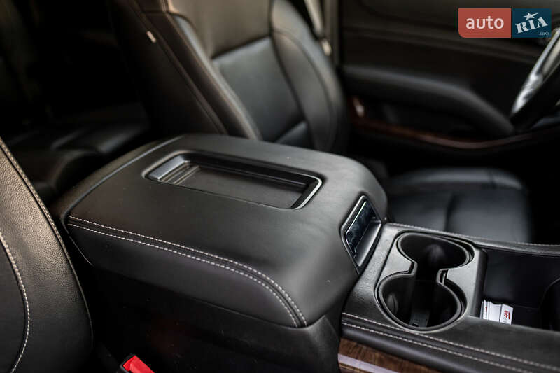 Позашляховик / Кросовер Chevrolet Suburban 2018 в Києві