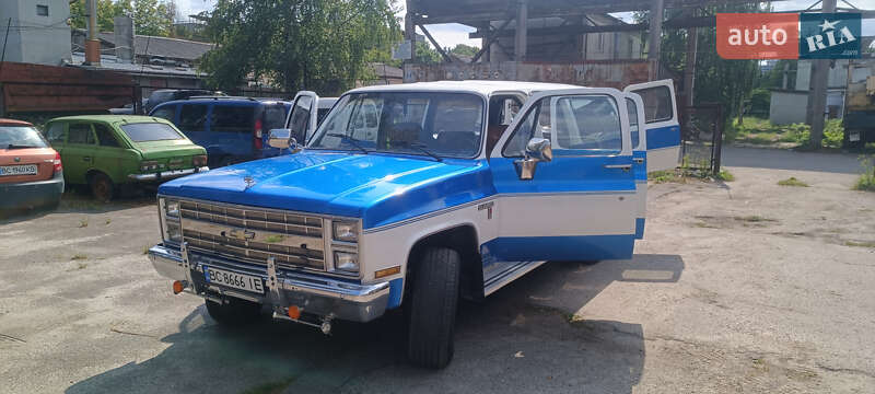 Позашляховик / Кросовер Chevrolet Suburban 1985 в Львові