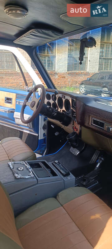 Позашляховик / Кросовер Chevrolet Suburban 1985 в Львові