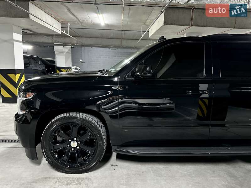 Внедорожник / Кроссовер Chevrolet Suburban 2014 в Днепре