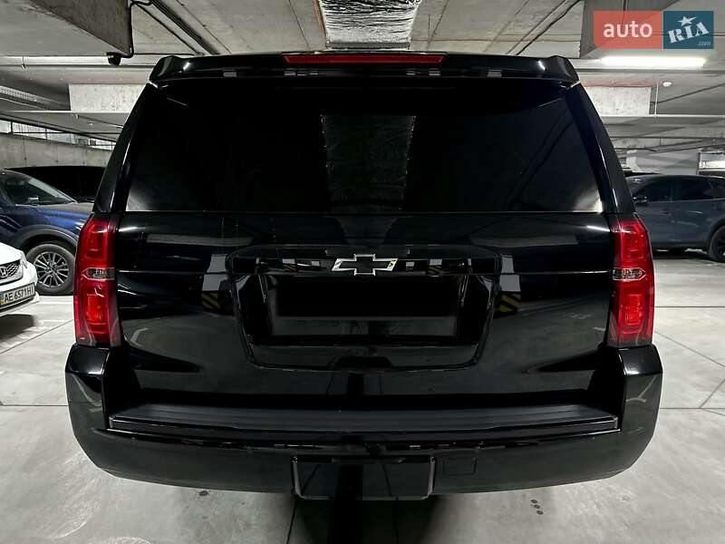 Внедорожник / Кроссовер Chevrolet Suburban 2014 в Днепре