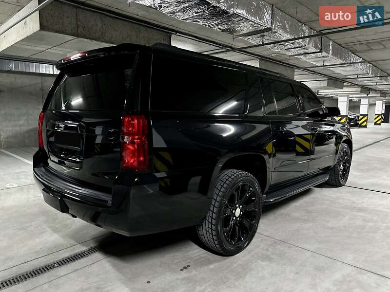 Внедорожник / Кроссовер Chevrolet Suburban 2014 в Днепре