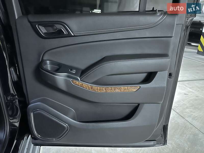 Внедорожник / Кроссовер Chevrolet Suburban 2014 в Днепре