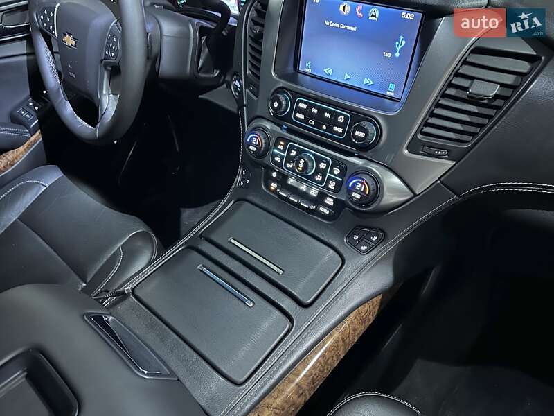 Внедорожник / Кроссовер Chevrolet Suburban 2014 в Днепре