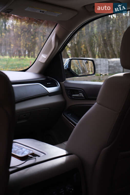 Позашляховик / Кросовер Chevrolet Suburban 2016 в Хмельницькому