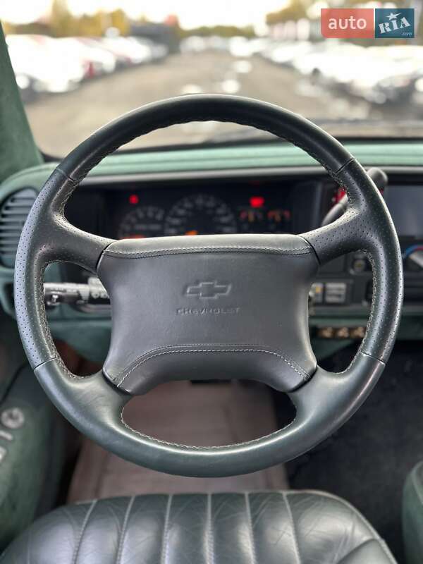 Внедорожник / Кроссовер Chevrolet Suburban 1997 в Белогородке