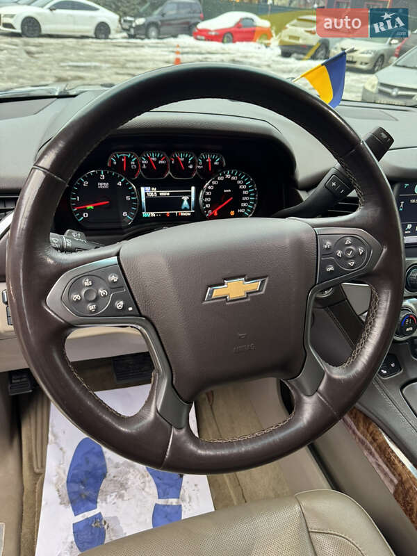 Внедорожник / Кроссовер Chevrolet Suburban 2016 в Киеве
