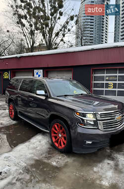 Внедорожник / Кроссовер Chevrolet Suburban 2016 в Киеве