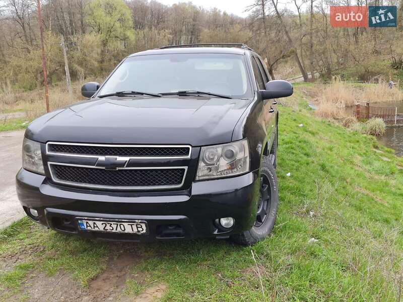 Внедорожник / Кроссовер Chevrolet Tahoe 2006 в Киеве