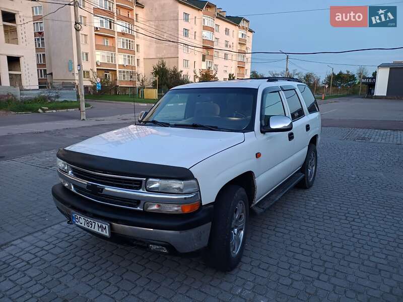 Внедорожник / Кроссовер Chevrolet Tahoe 2001 в 