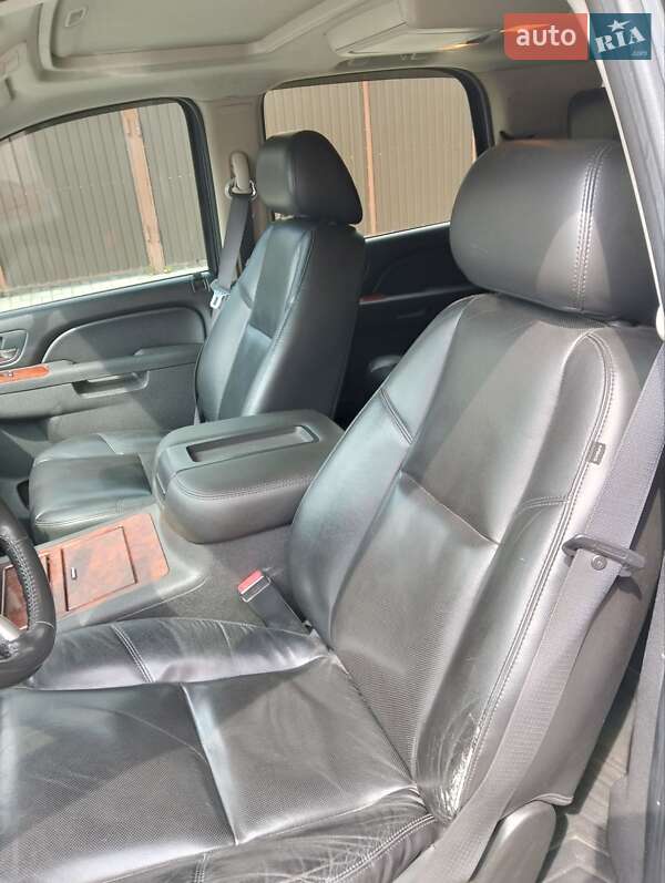 Внедорожник / Кроссовер Chevrolet Tahoe 2011 в Киеве